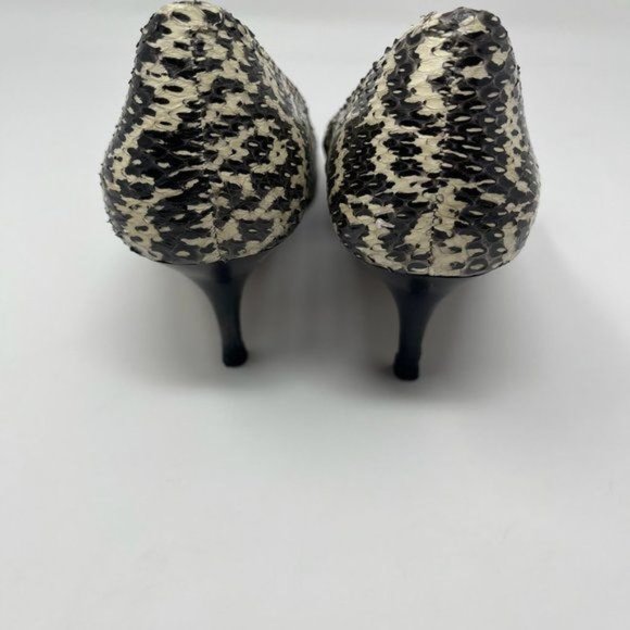 Pour La Victoire Embossed Black Cream Snake Skin Pumps - Picture 6 of 8